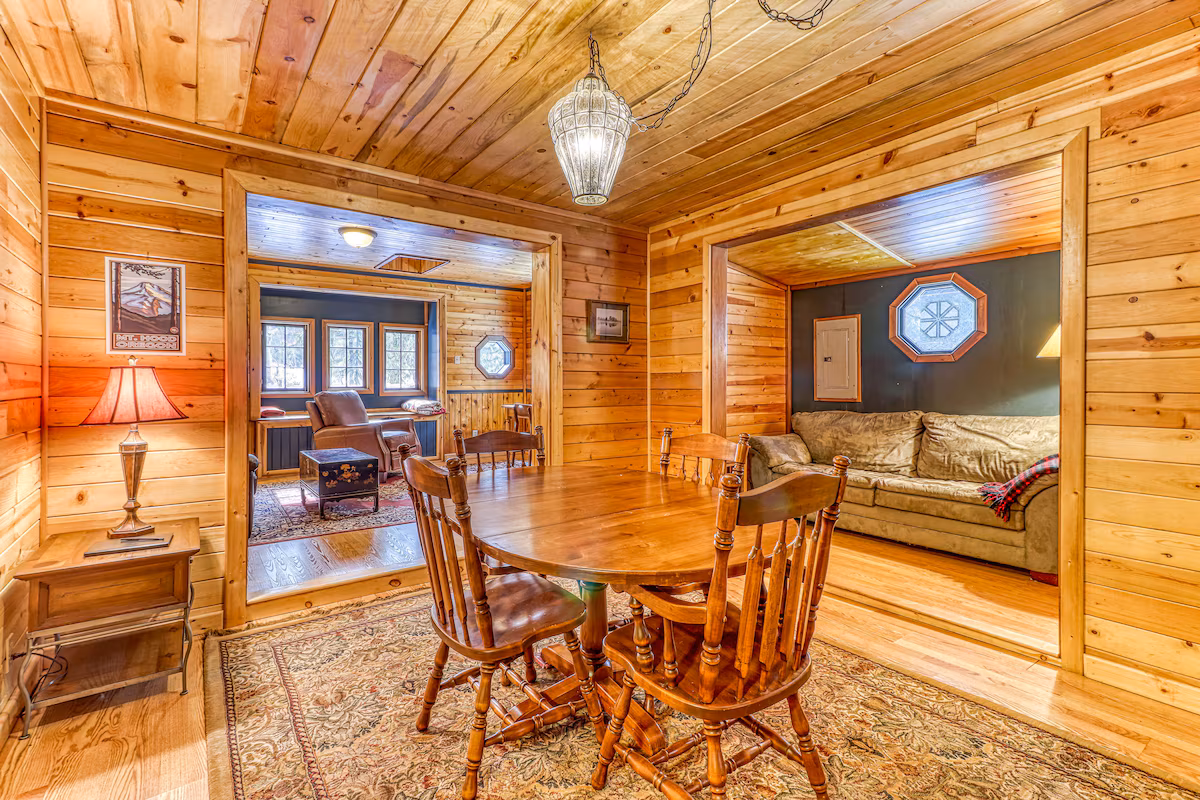 Alderwood, cabin with a private hot tub, photo 2