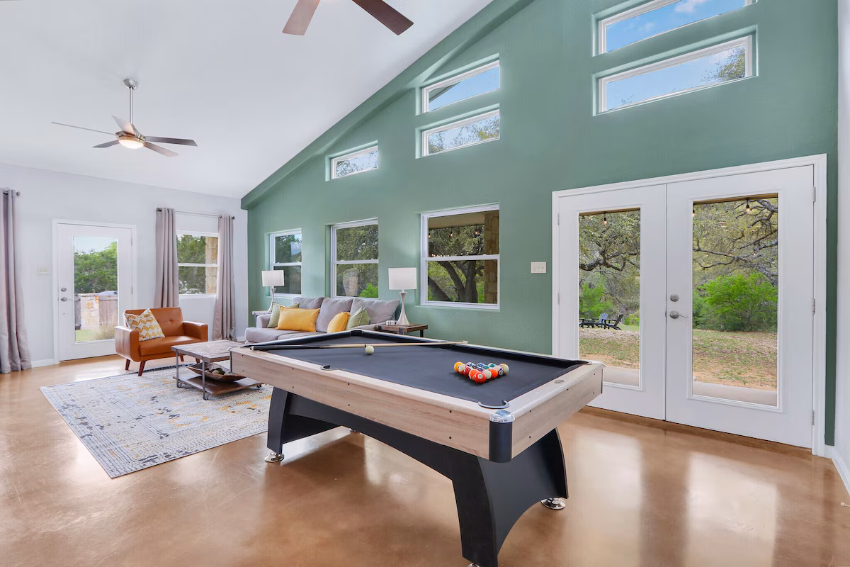 Artista tranquil Hill Country retreat, cabin with a private hot tub, photo 3