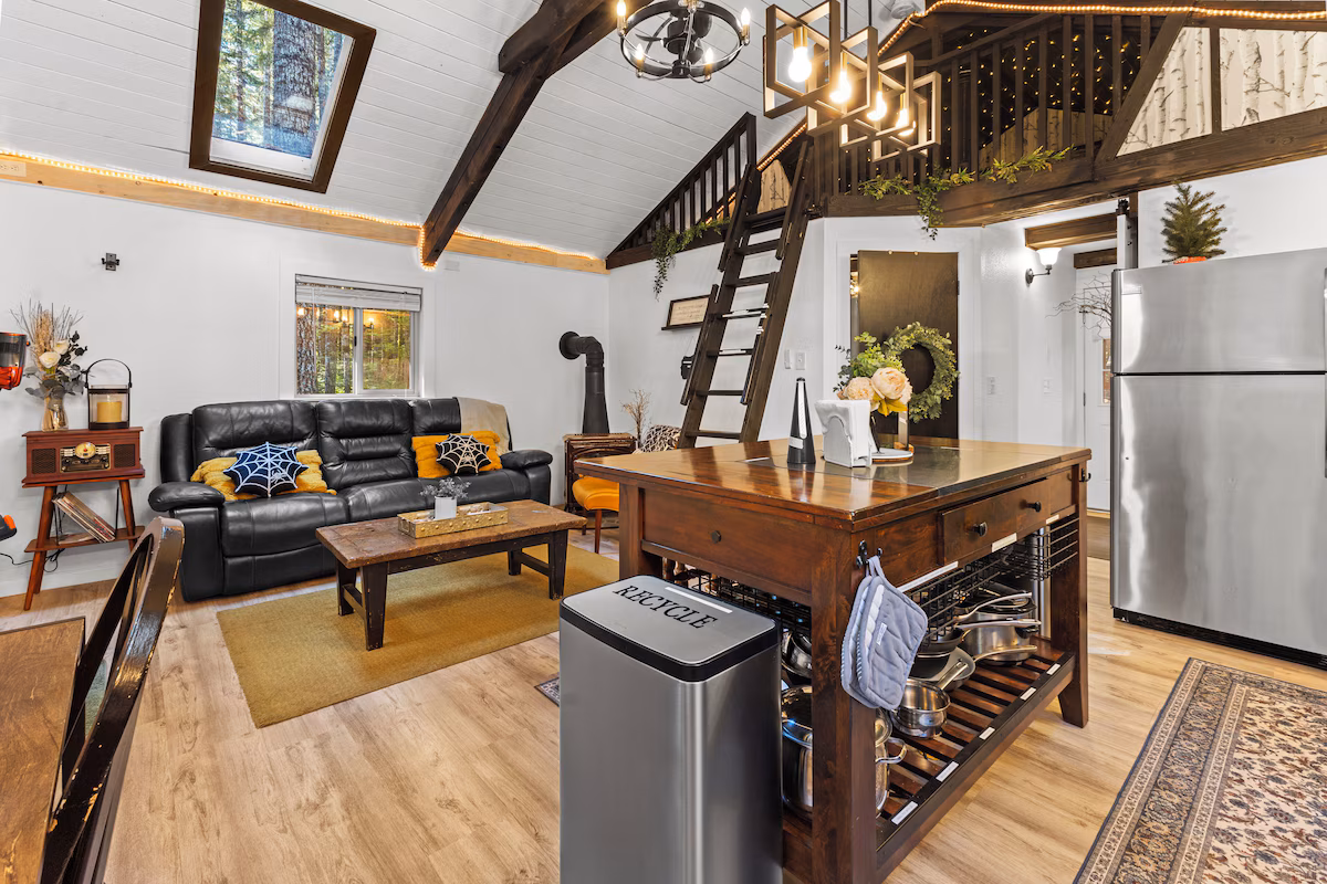 Beargrass retreat, cabin with a private hot tub, photo 3