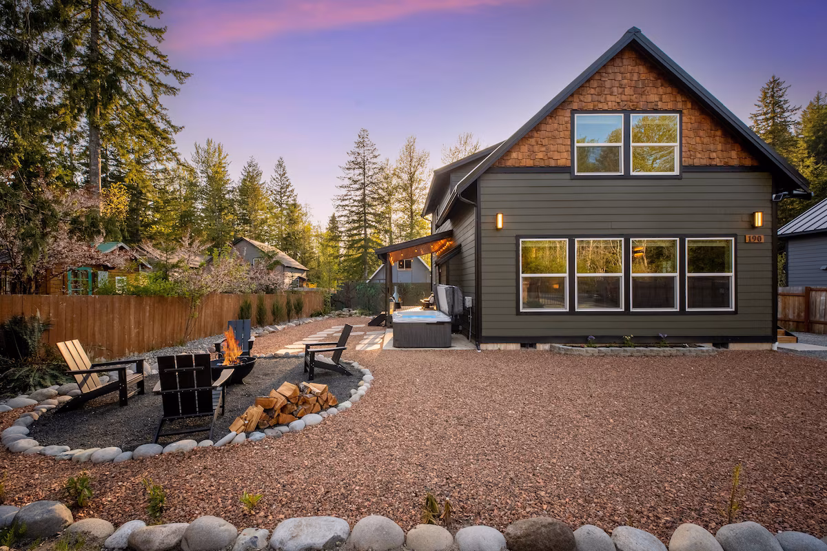 Chic Mt Rainier Escape, cabin with a private hot tub, photo 8