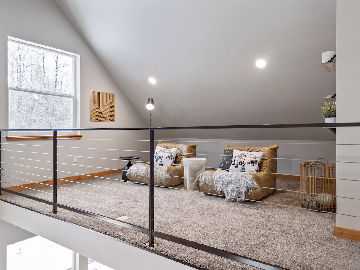 Chic Mt Rainier Escape, cabin with a private hot tub, photo 4