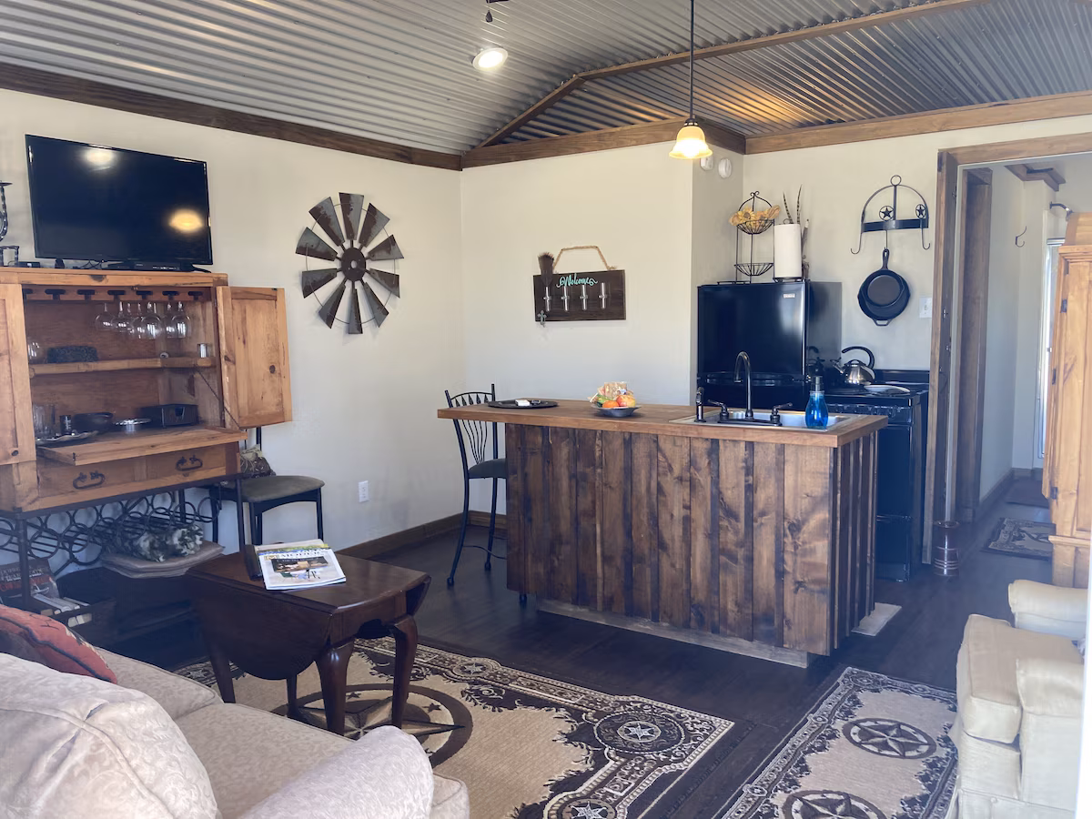 Country Escape, cabin with a private hot tub, photo 2