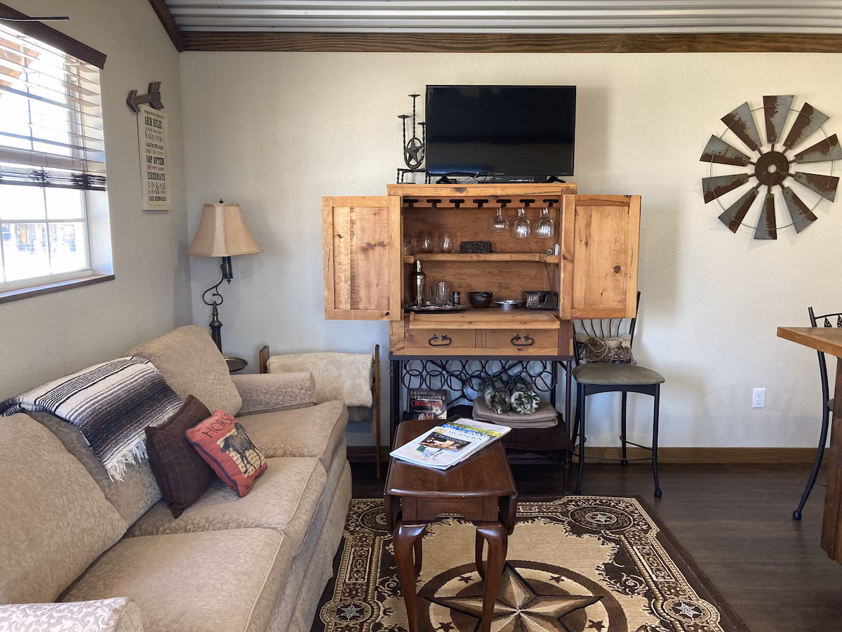 Country Escape, cabin with a private hot tub, photo 3
