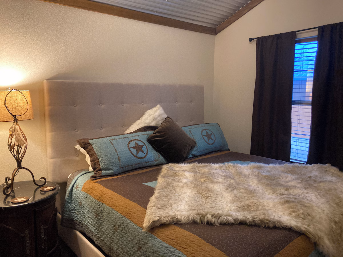 Country Escape, cabin with a private hot tub, photo 6
