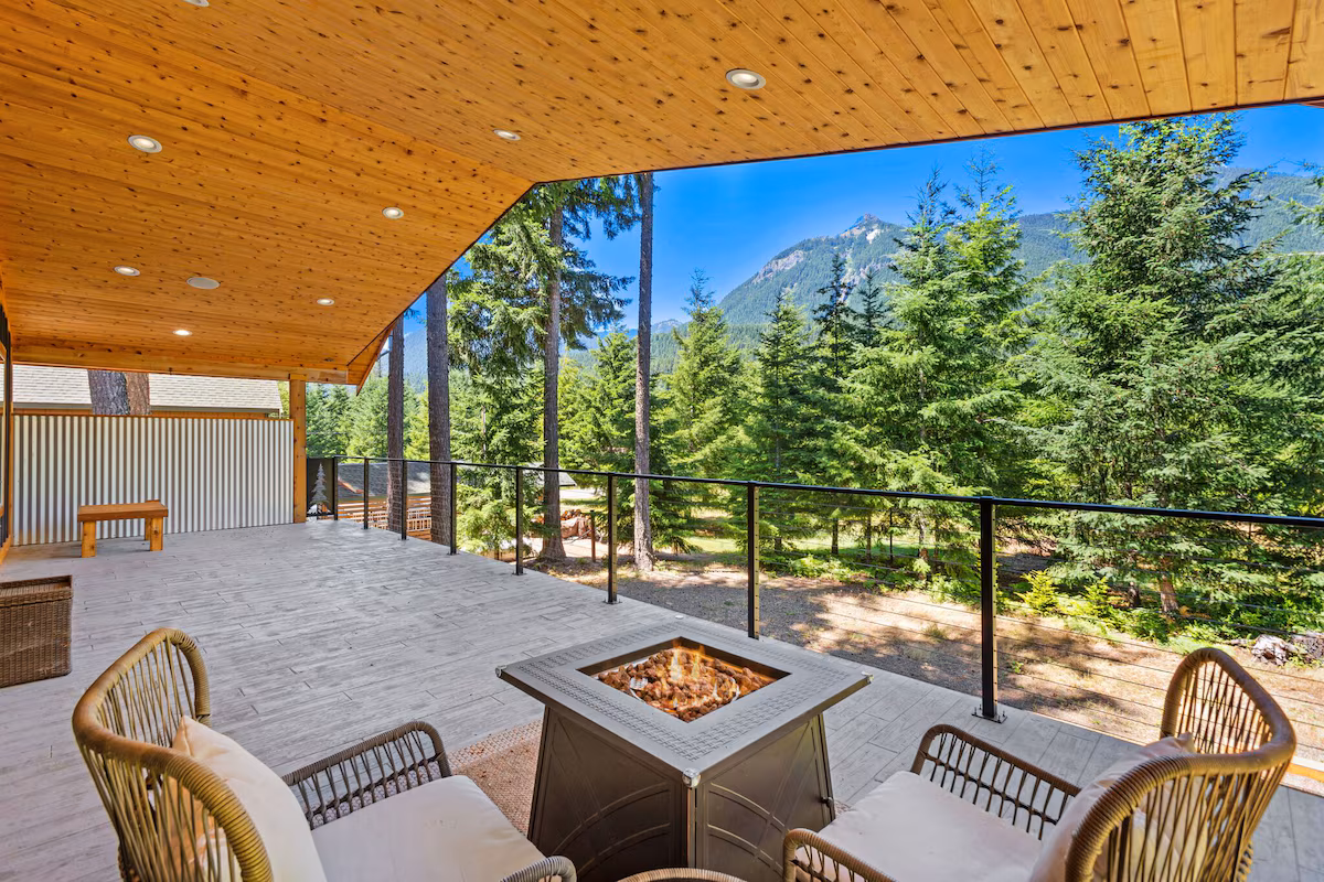 Cowlitz Manor House, cabin with a private hot tub, photo 6