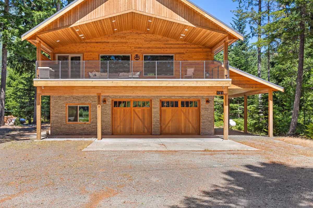 Cowlitz Manor House, cabin with a private hot tub, photo 2