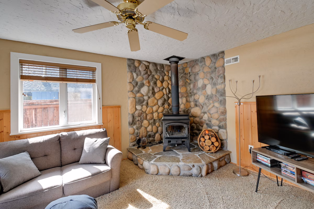 Cozy Ashford Home, cabin with a private hot tub, photo 5