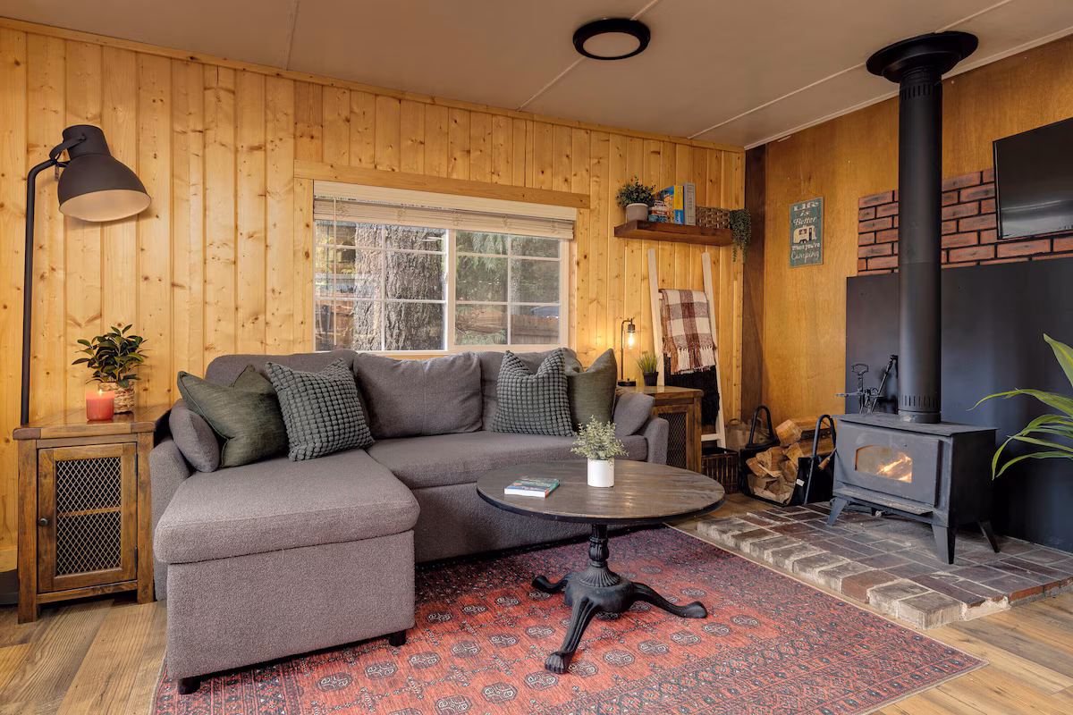 The Little Lolo Lodge, cabin with a private hot tub, photo 6