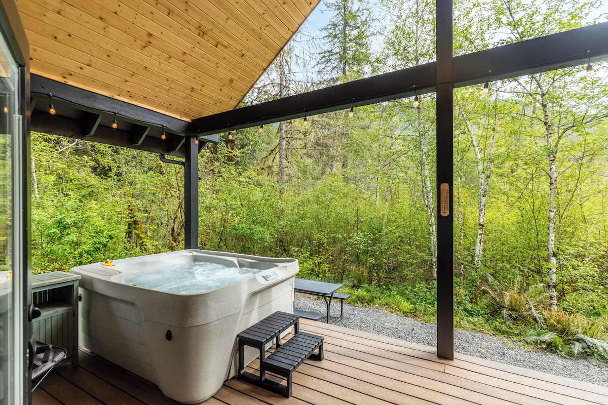Cozy cabin retreat, cabin with a private hot tub, photo 1