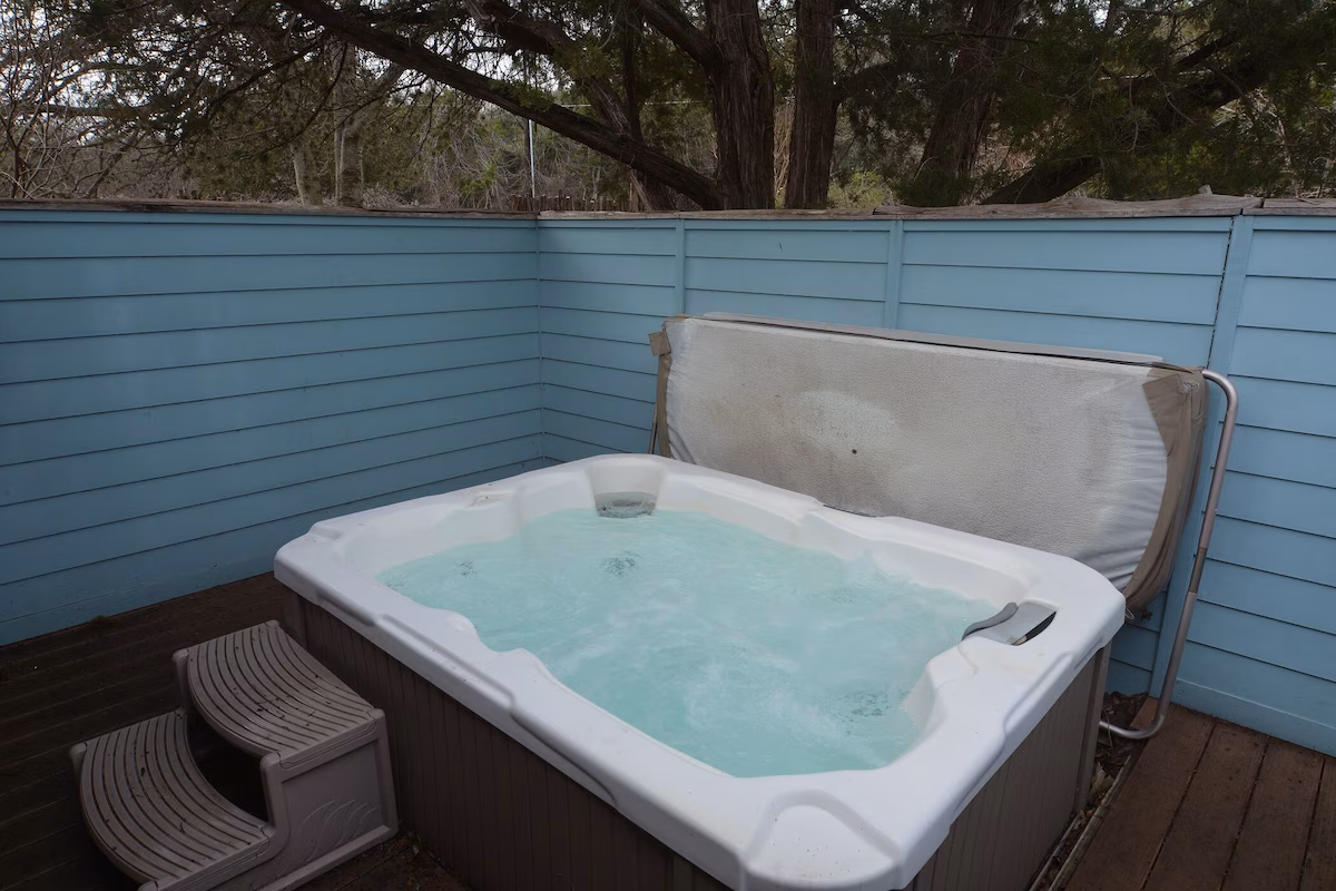 Crossland House, cabin with a private hot tub, photo 1