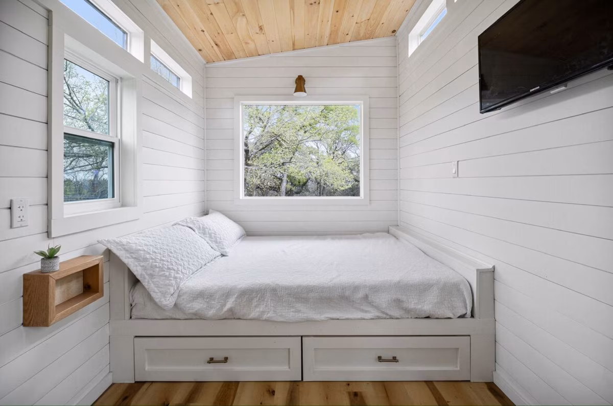 Romantic Cabin With Views, cabin with a private hot tub, photo 2