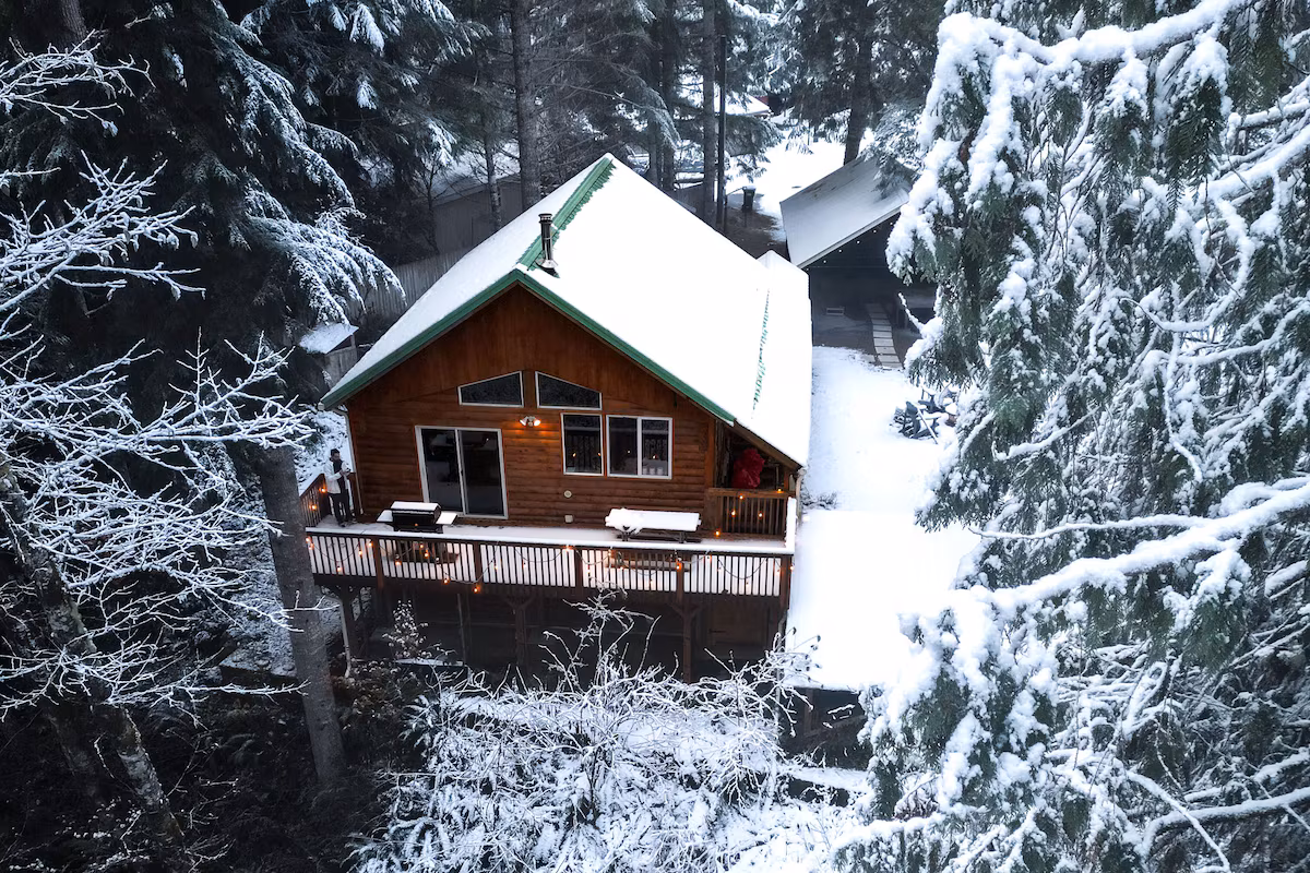 Deer Hideout, cabin with a private hot tub, photo 5