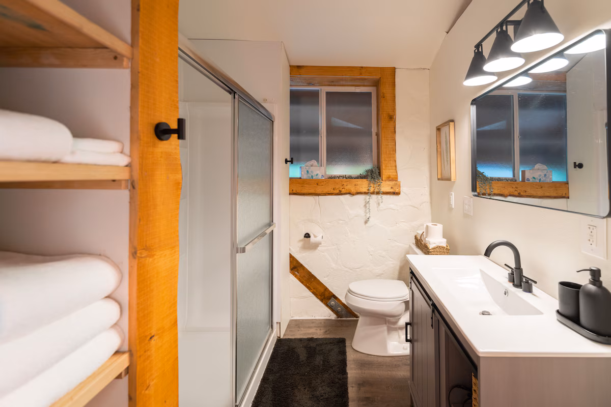 Deer Hideout, cabin with a private hot tub, photo 2