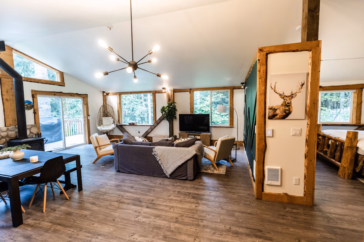 Deer Hideout, cabin with a private hot tub, photo 4