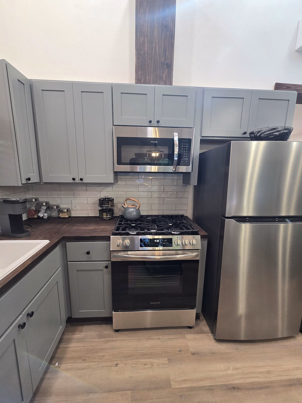 Dovetail Den, cabin with a private hot tub, photo 7
