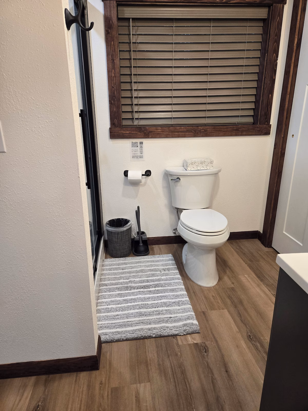 Dovetail Den, cabin with a private hot tub, photo 2