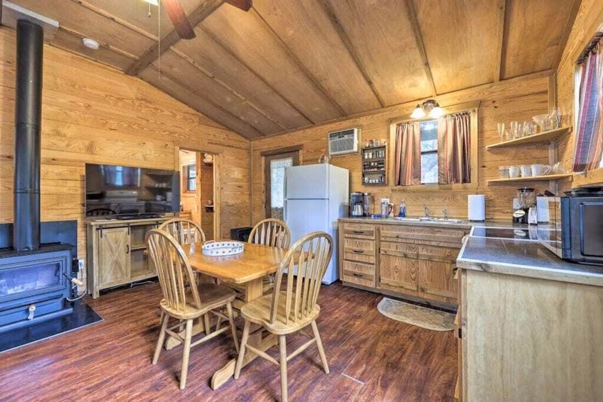 El Sol Private Cabin, cabin with a private hot tub, photo 4