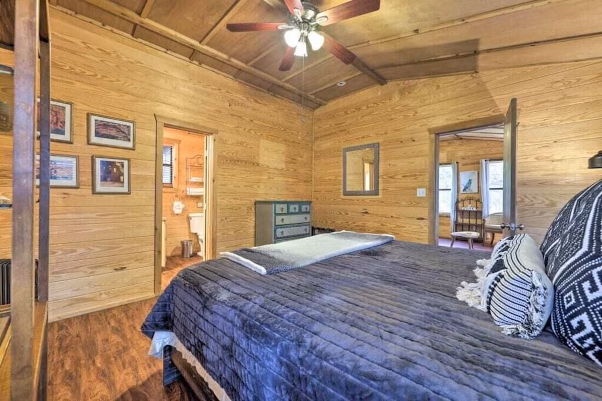 El Sol Private Cabin, cabin with a private hot tub, photo 6
