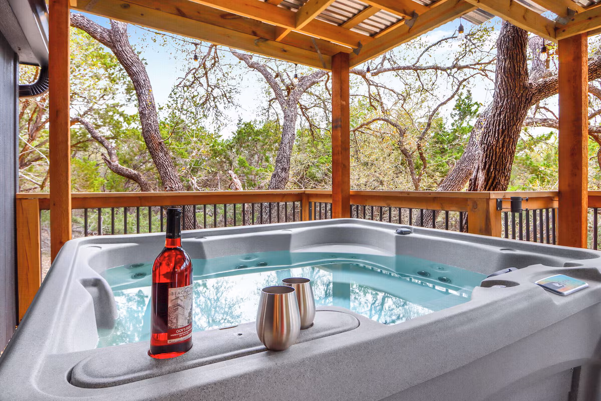 Good Day Treehouse, cabin with a private hot tub, photo 1