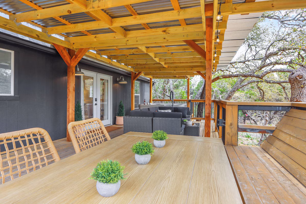 Good Day Treehouse, cabin with a private hot tub, photo 3