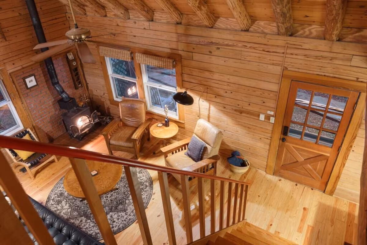 Paper Moon Log Cabin, cabin with a private hot tub, photo 5