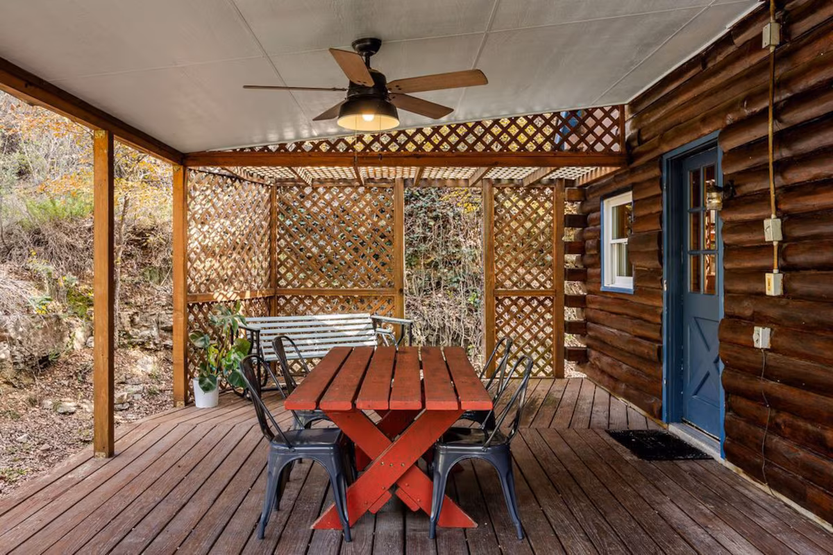 Paper Moon Log Cabin, cabin with a private hot tub, photo 6