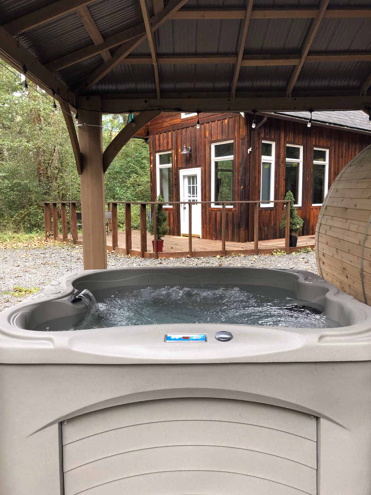 Hera’s Chalet, cabin with a private hot tub, photo 1