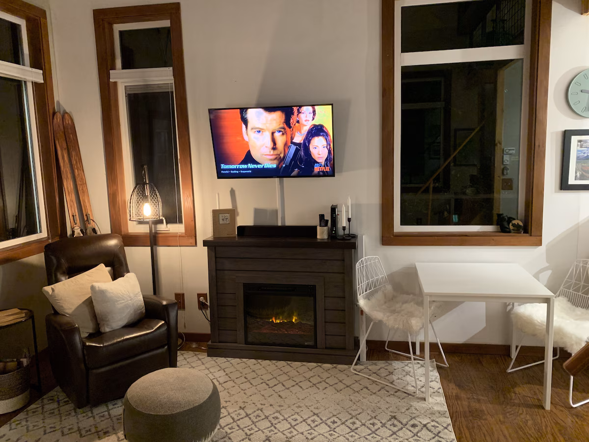 Hera’s Chalet, cabin with a private hot tub, photo 3