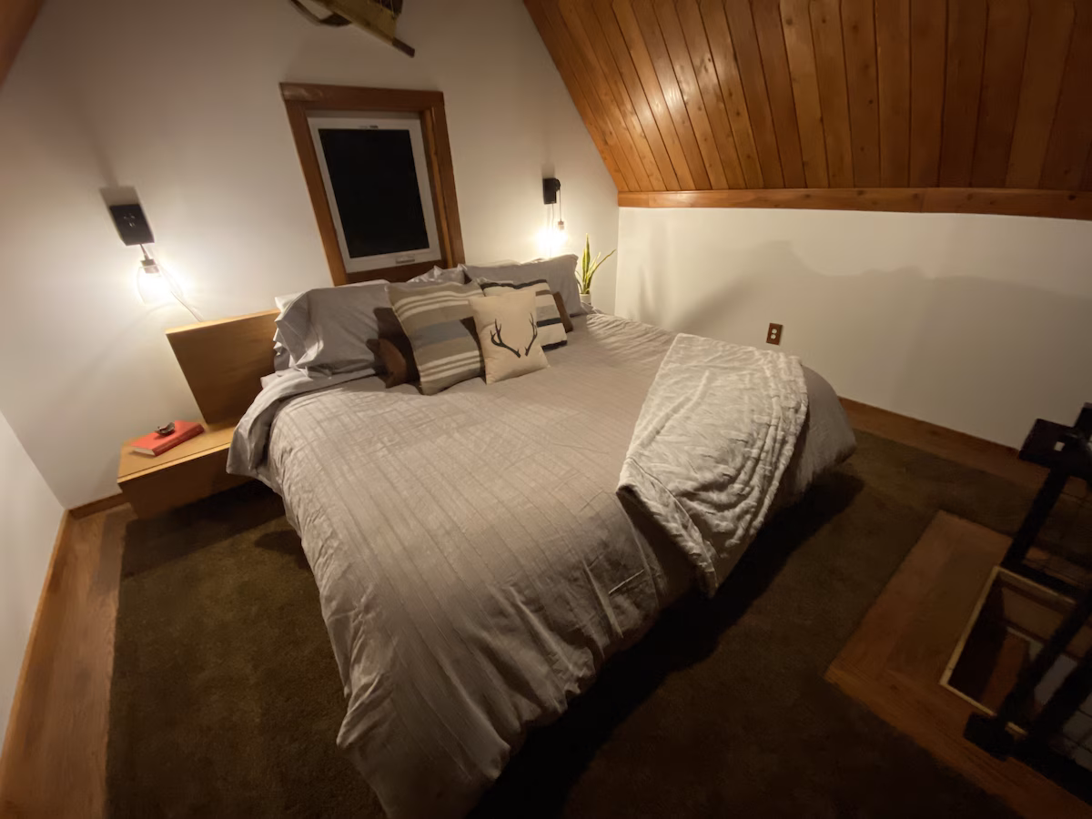 Hera’s Chalet, cabin with a private hot tub, photo 4