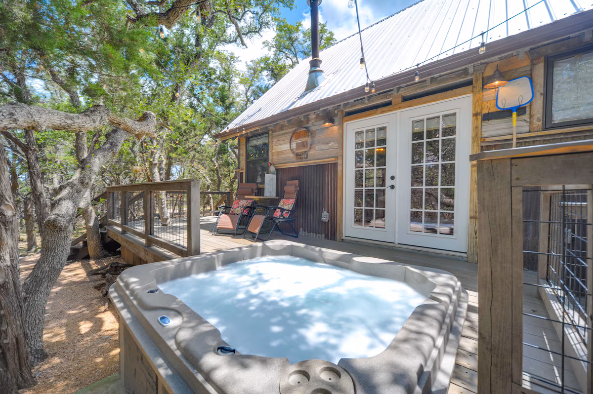 Horse Thief Inn, cabin with a private hot tub, photo 1