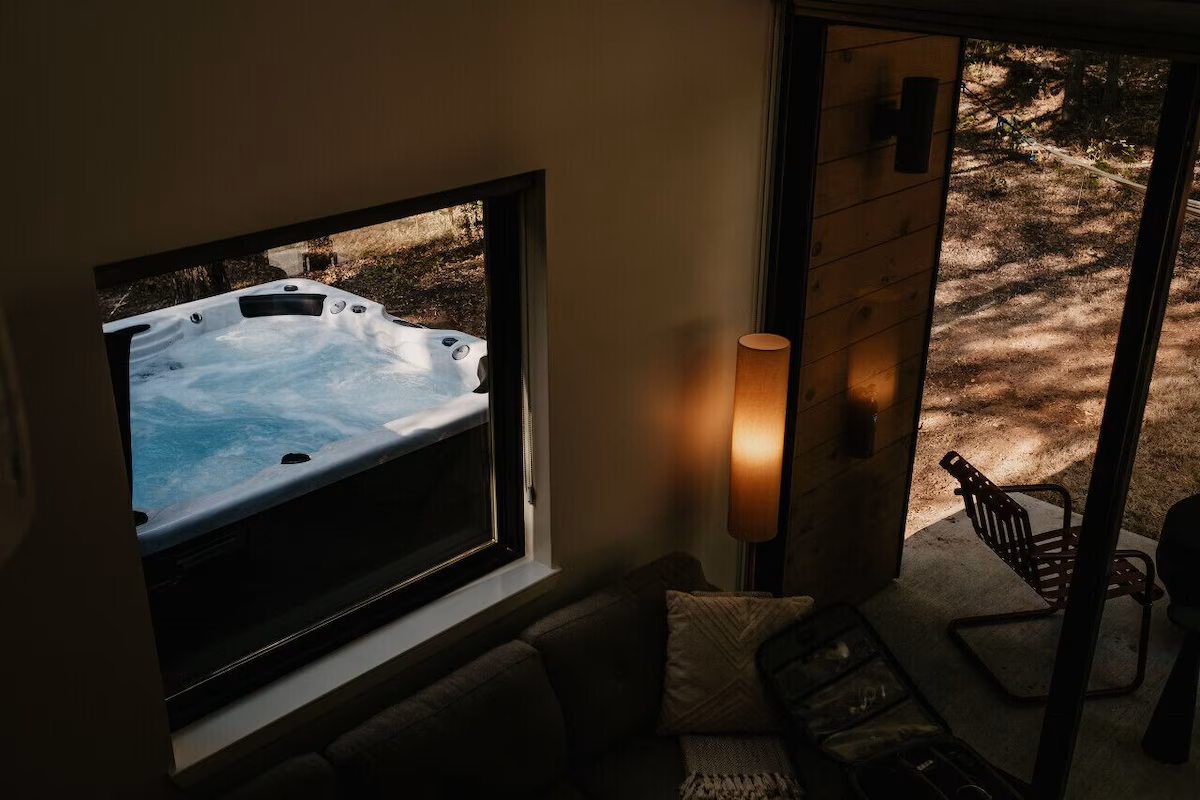 Lakeside North Modern Cabin, cabin with a private hot tub, photo 1