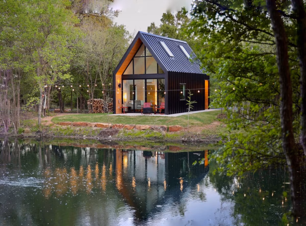 Lakeside North Modern Cabin, cabin with a private hot tub, photo 2