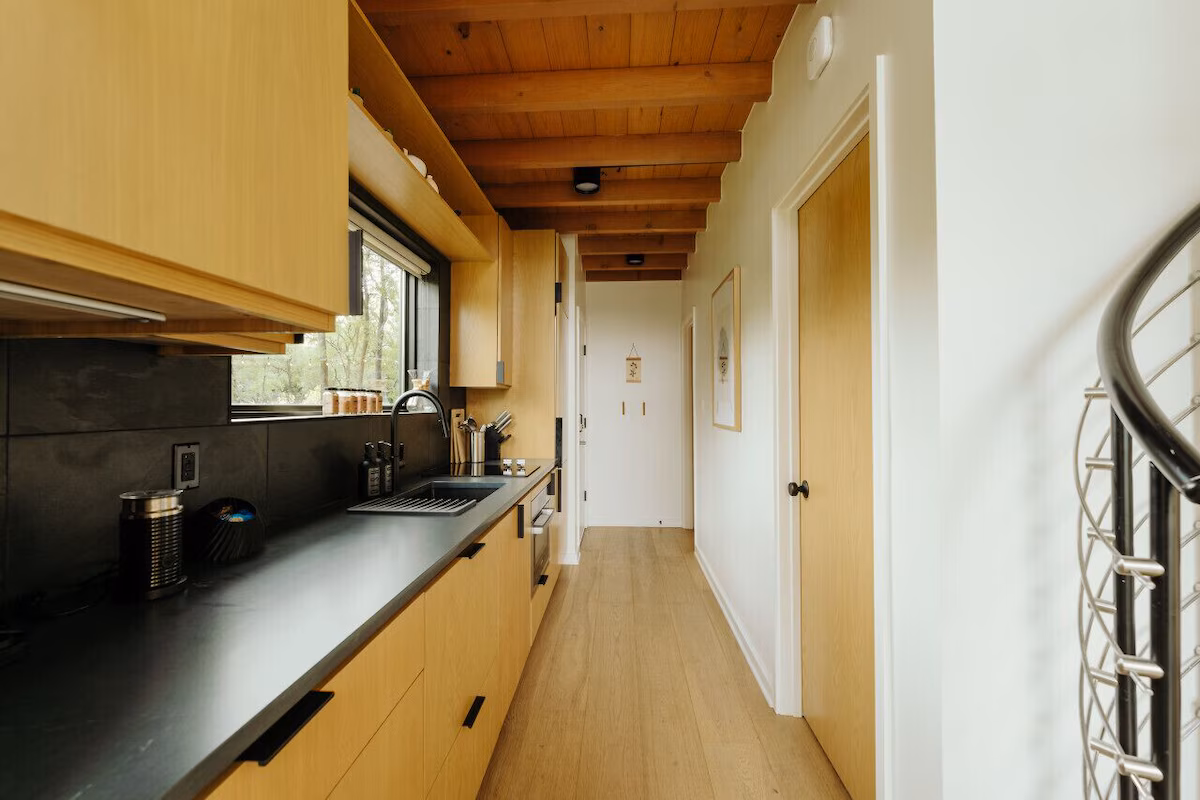Lakeside North Modern Cabin, cabin with a private hot tub, photo 4