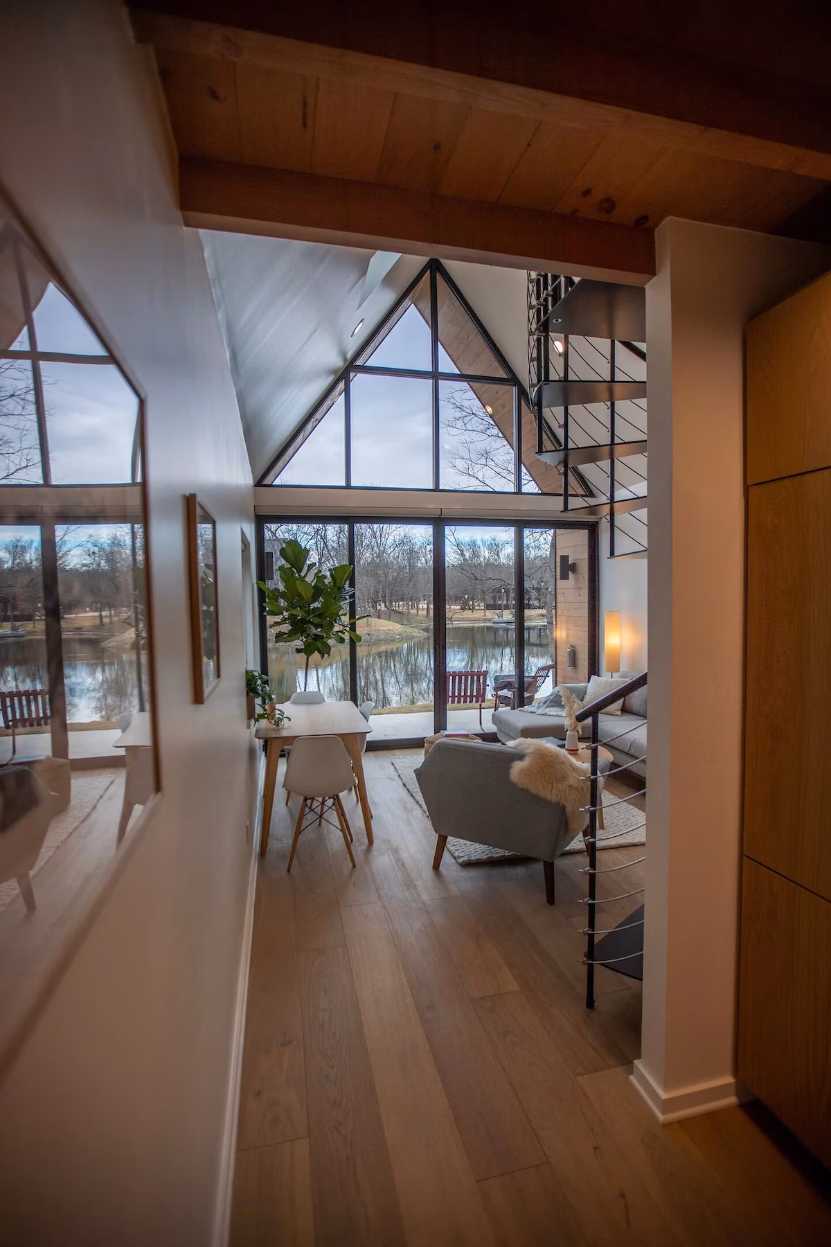 Lakeside South Modern Cabin, cabin with a private hot tub, photo 6