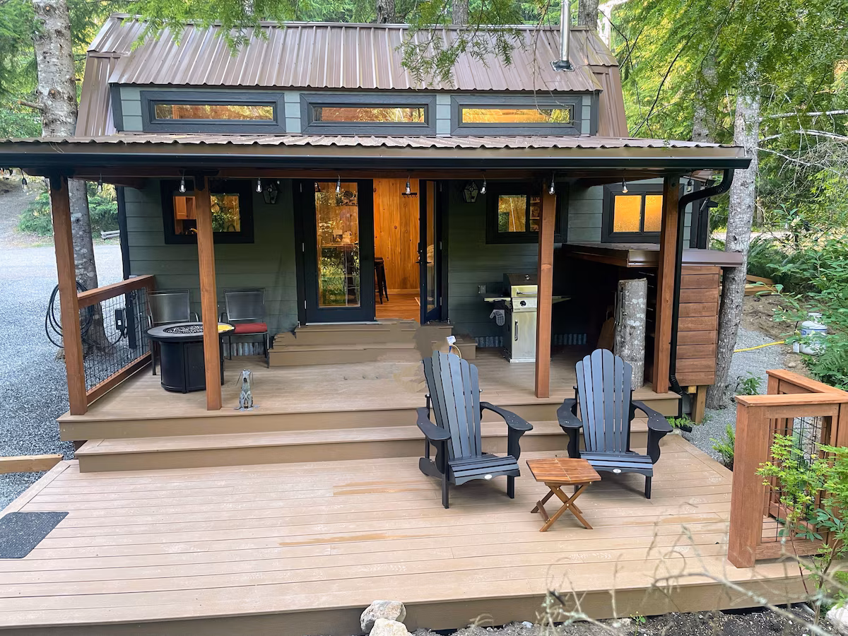 Li’l Finch cabin, cabin with a private hot tub, photo 6