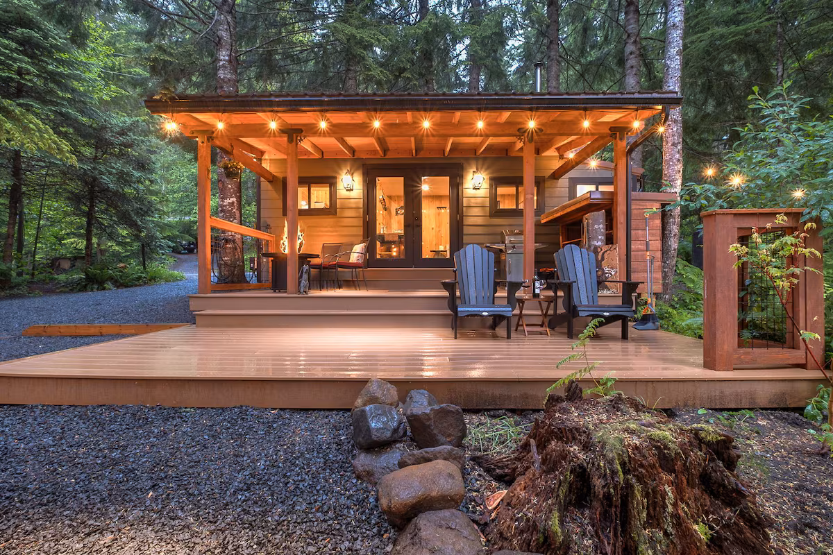 Li’l Finch cabin, cabin with a private hot tub, photo 5