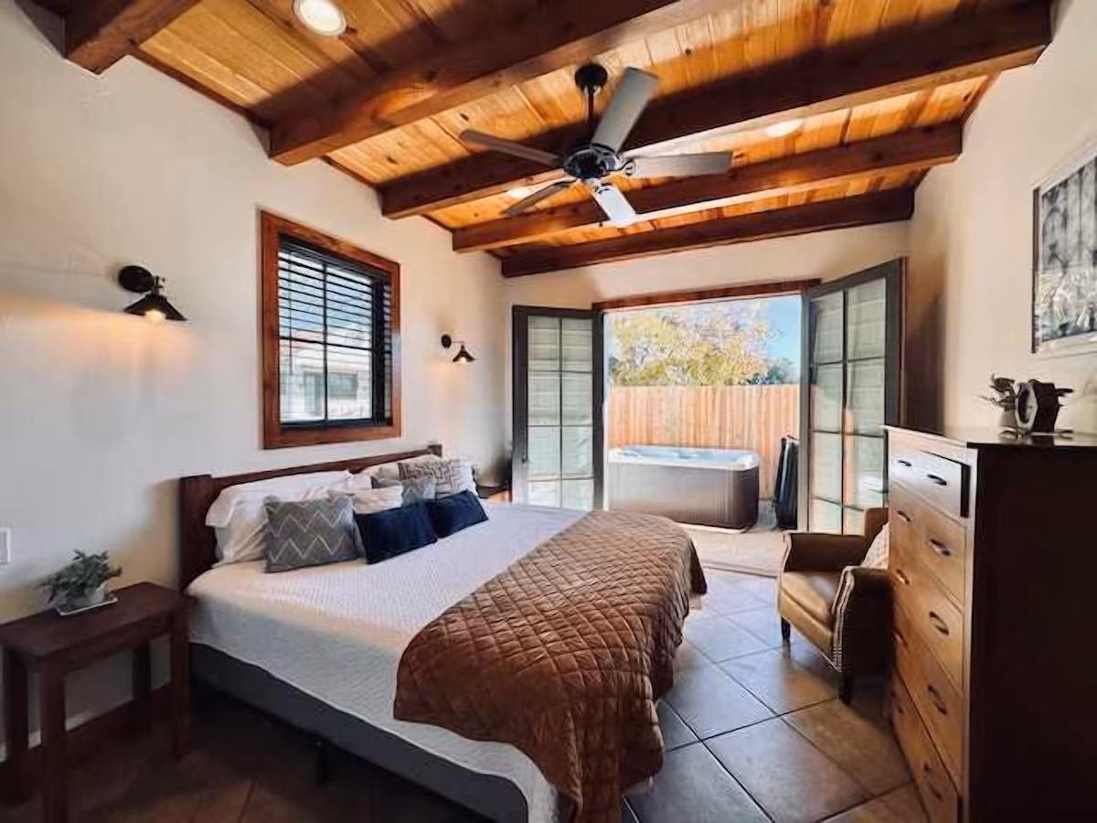 Little Dutch Cabin, cabin with a private hot tub, photo 2