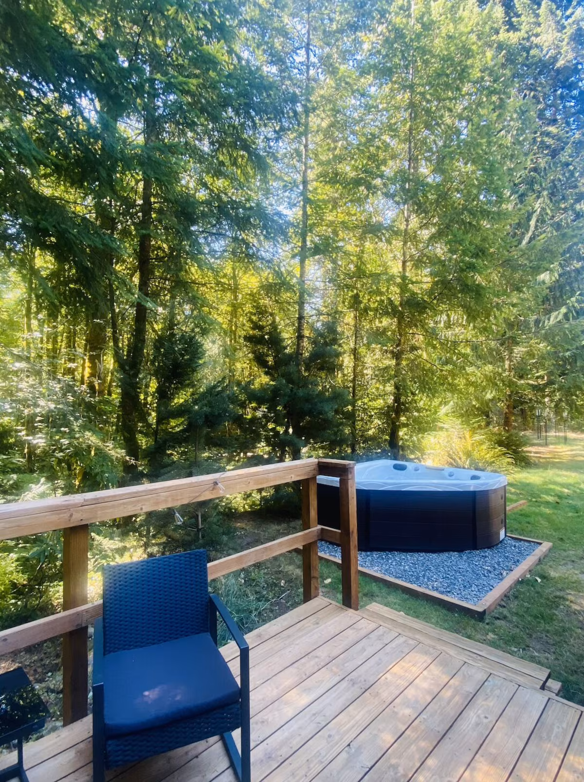 Lolo Cabin, cabin with a private hot tub, photo 6