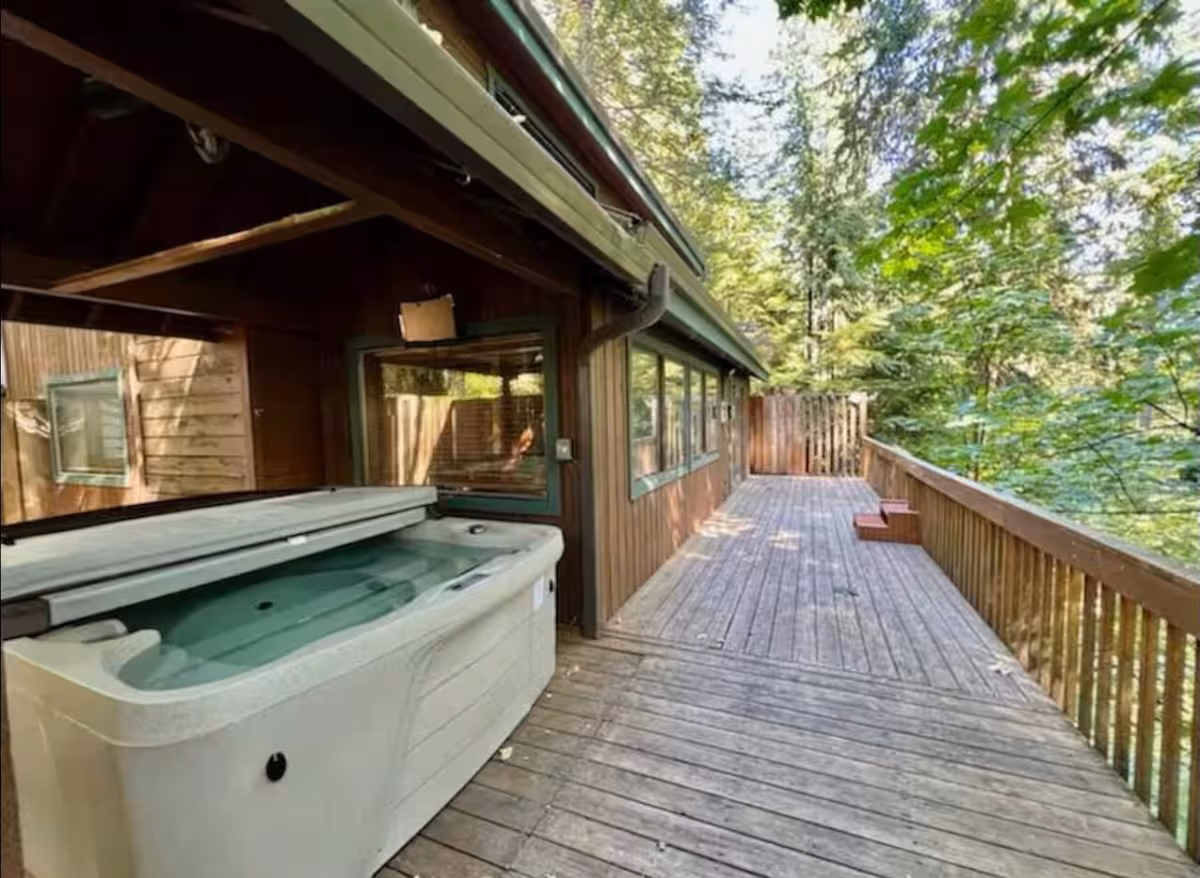 MT HOOD CABIN, cabin with a private hot tub, photo 1