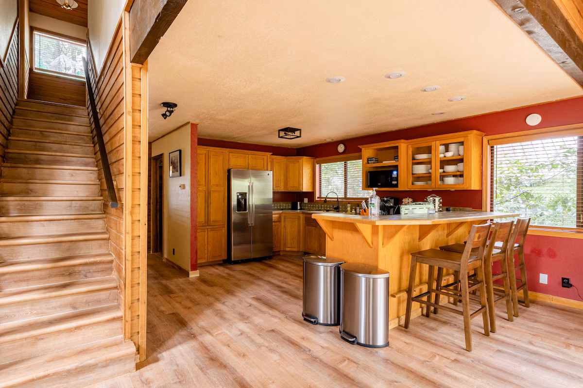 MT HOOD CABIN, cabin with a private hot tub, photo 3