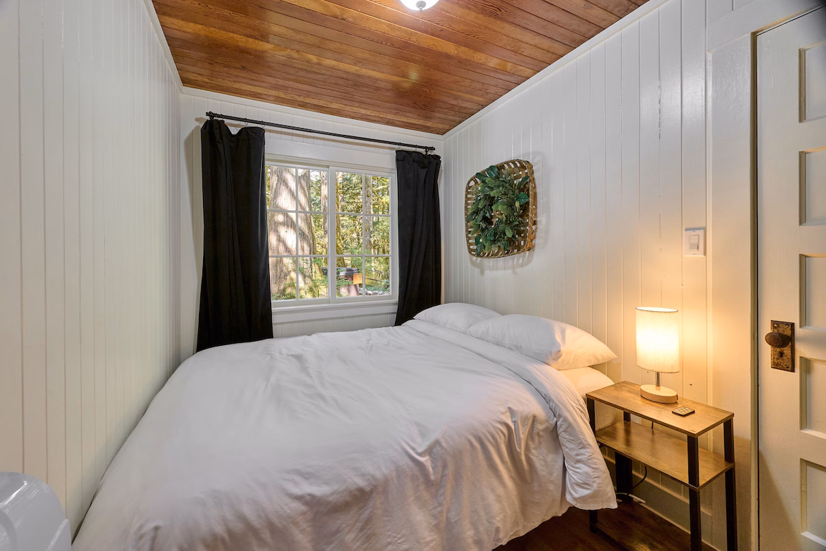 Marion Pines, cabin with a private hot tub, photo 7