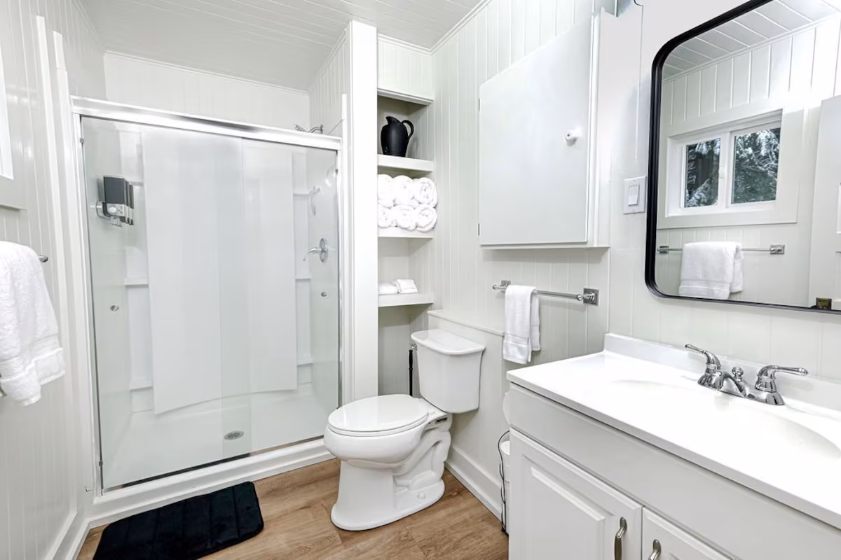 Marion Pines, cabin with a private hot tub, photo 2