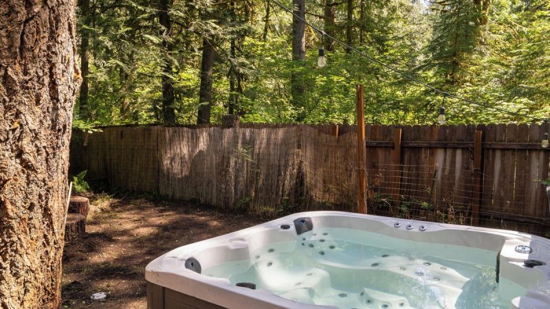 Modern A-Frame – Hot Tub, cabin with a private hot tub, photo 1