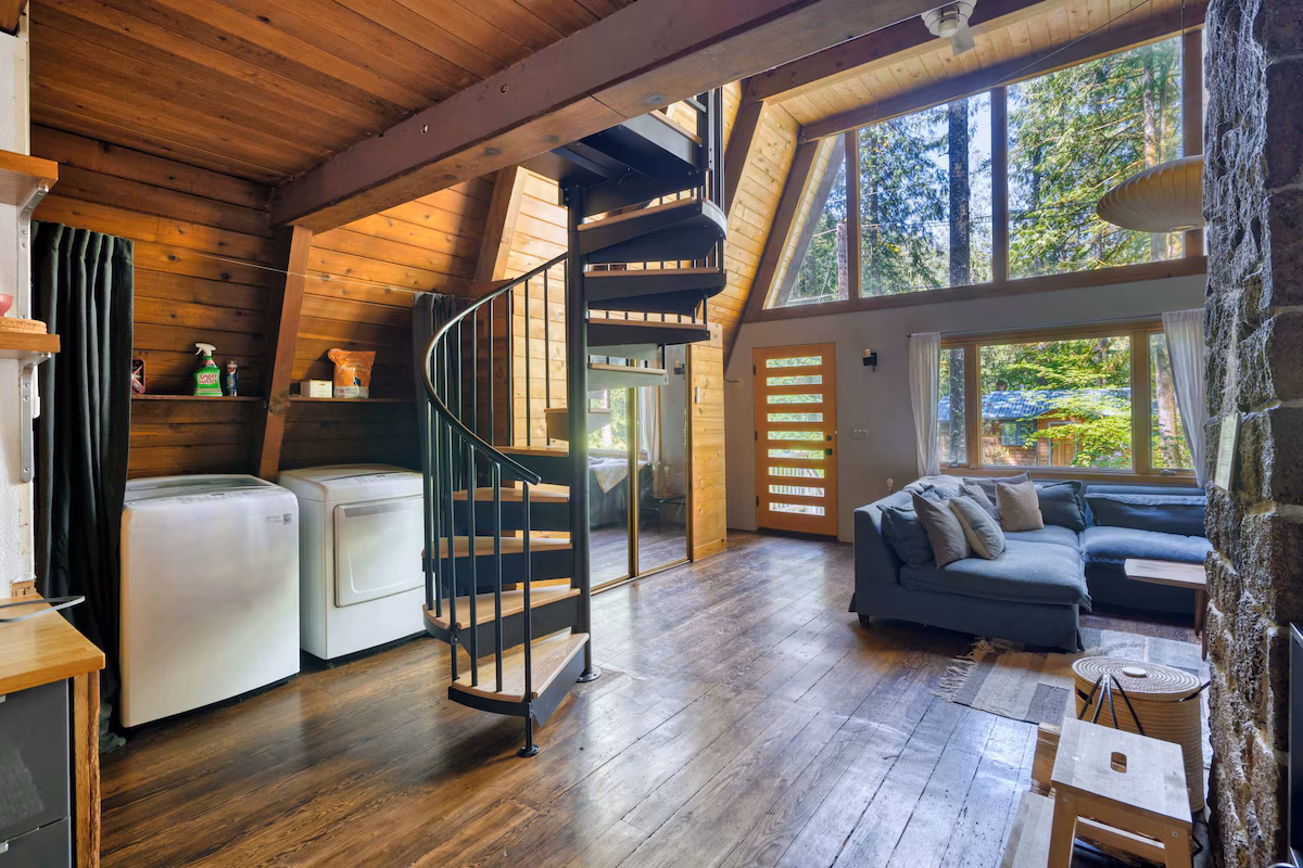 Modern A-Frame – Hot Tub, cabin with a private hot tub, photo 5