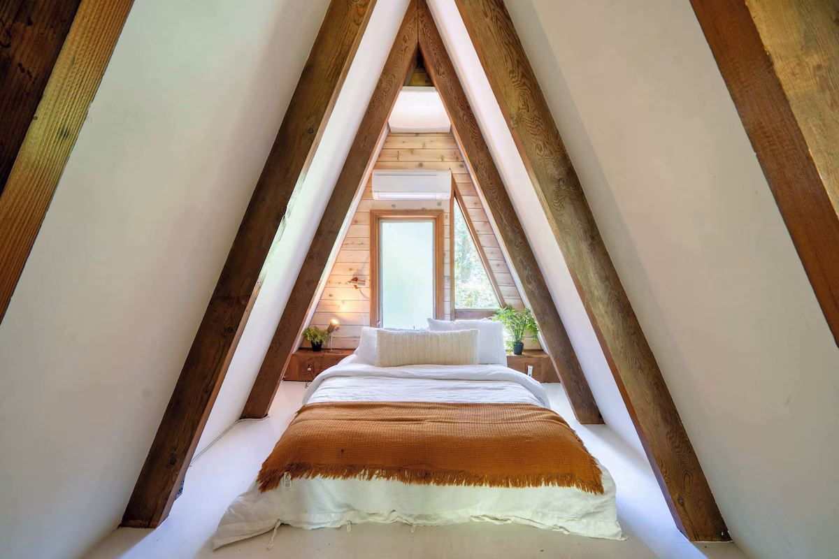 Modern A-Frame – Hot Tub, cabin with a private hot tub, photo 4