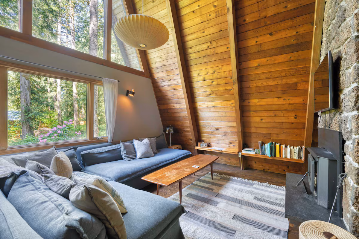 Modern A-Frame – Hot Tub, cabin with a private hot tub, photo 3