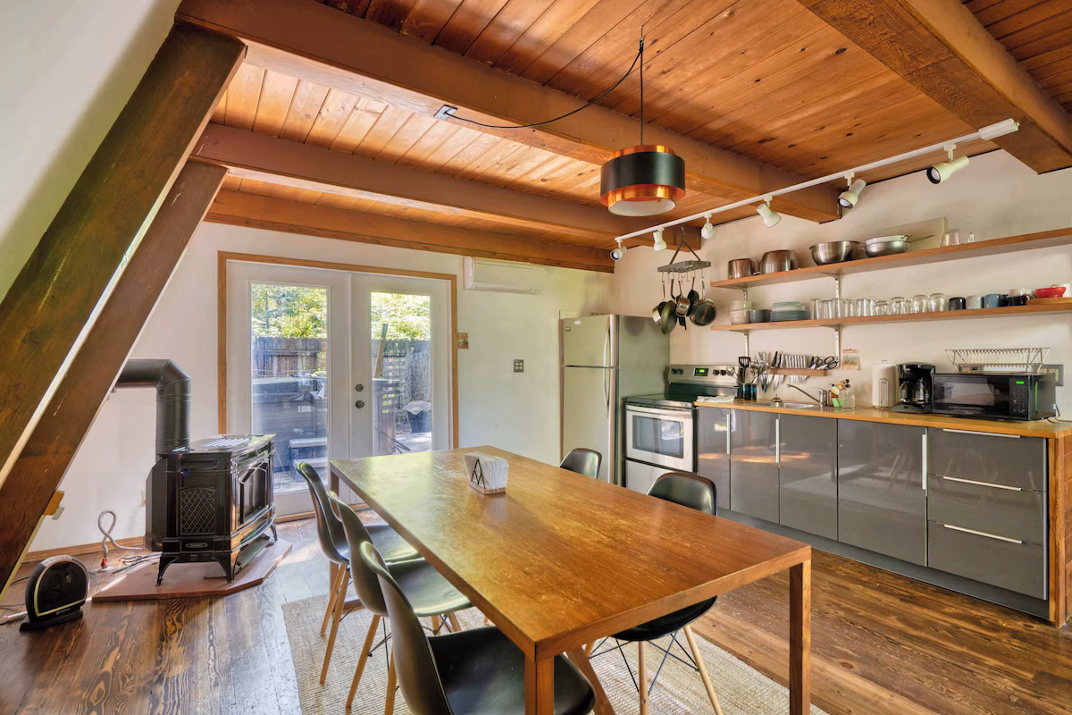 Modern A-Frame – Hot Tub, cabin with a private hot tub, photo 2