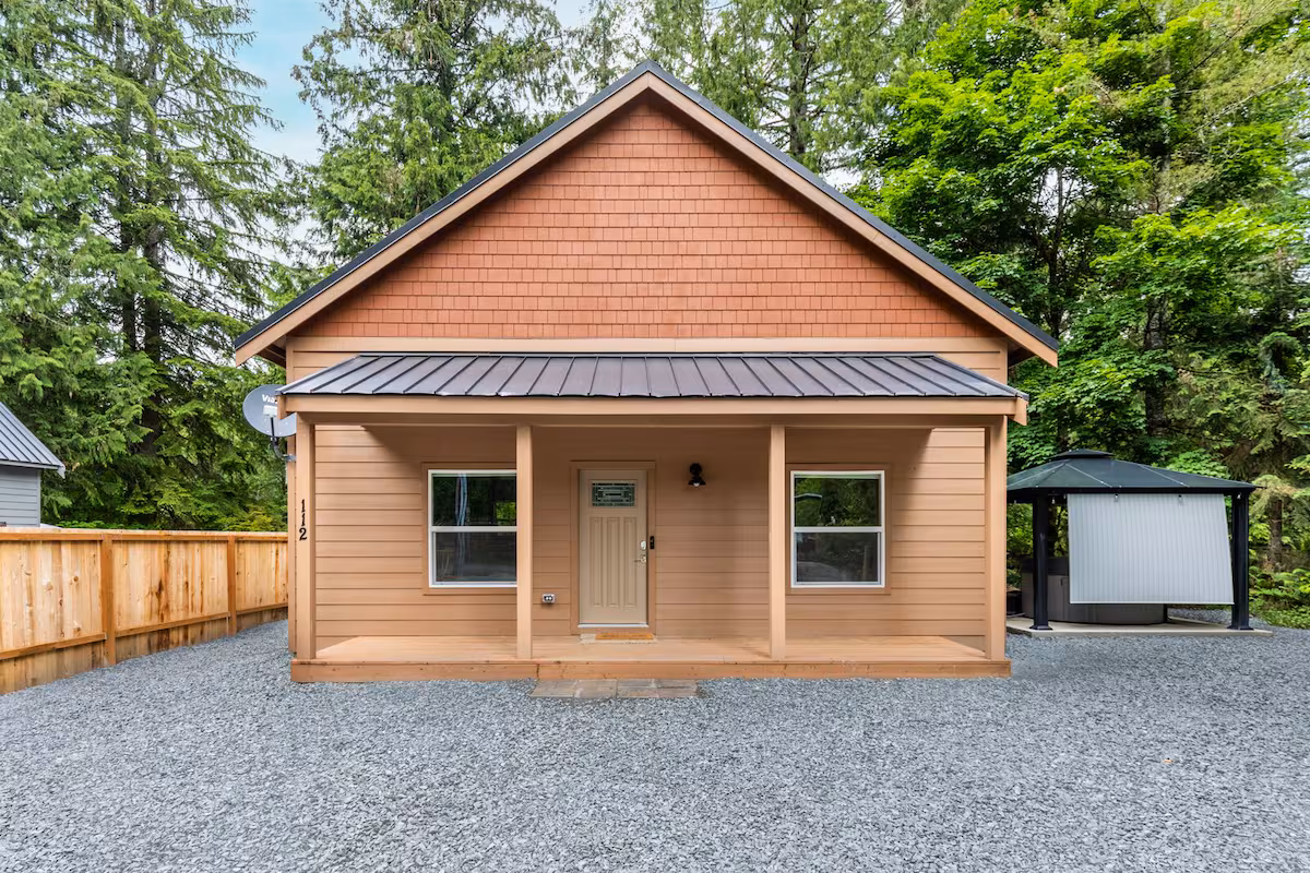 Mount Rainier Modern Cabin, cabin with a private hot tub, photo 8