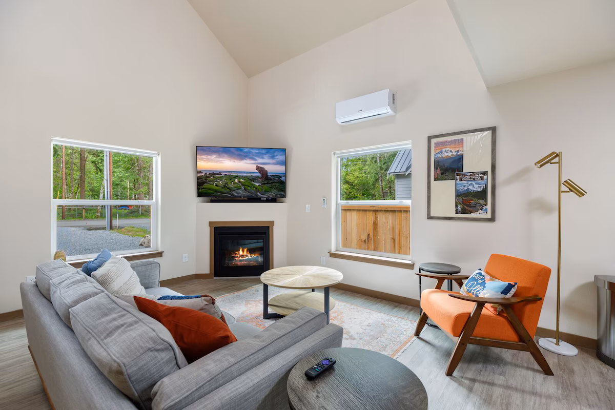 Mount Rainier Modern Cabin, cabin with a private hot tub, photo 3