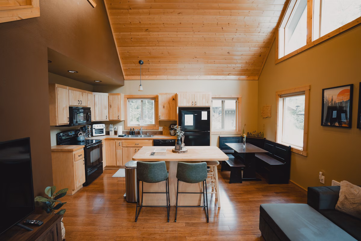 Mountain Vibes w/ HotTub, cabin with a private hot tub, photo 3